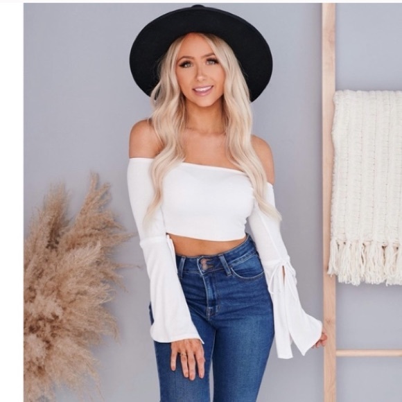 Off the shoulder white top - Picture 5 of 7